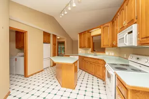 910 Deercreek Pkwy, Belle Plaine, MN 56011 - Photo 9