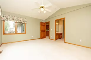 910 Deercreek Pkwy, Belle Plaine, MN 56011 - Photo 13