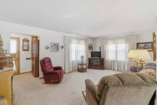 809 3rd St SW, Waseca, MN 56093 - Photo 3