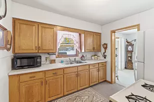 809 3rd St SW, Waseca, MN 56093 - Photo 7