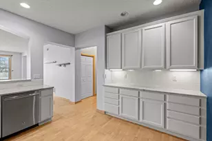 8014 Golden Valley Rd, Golden Valley, MN 55427 - Photo 11