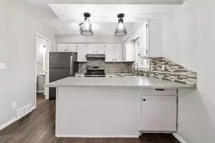 571 N Montgomery Ave, Le Center, MN 56057 - Photo 7