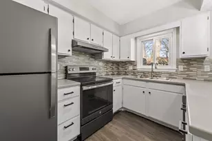 571 N Montgomery Ave, Le Center, MN 56057 - Photo 5