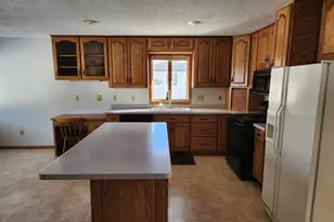 914 Chestnut Ct, Saint Cloud, MN 56303 - Photo 3