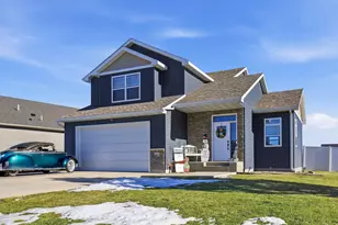 1300 18th Dr NE, Austin, MN 55912 - Photo 1