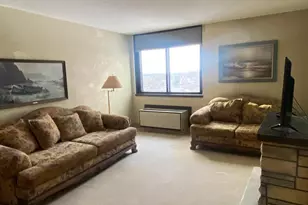 1181 Edgcumbe Rd, Saint Paul, MN 55105 - Photo 13