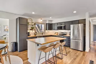 9909 Oakland Ave S, Bloomington, MN 55420 - Photo 9