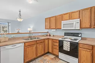 1035 Providence Dr, Shakopee, MN 55379 - Photo 9