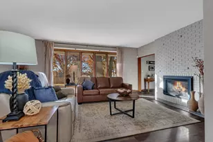 2004 Hillcrest Dr, Saint Cloud, MN 56303 - Photo 11