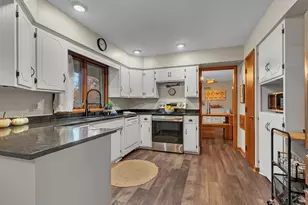 2004 Hillcrest Dr, Saint Cloud, MN 56303 - Photo 5