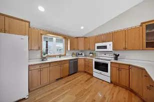 303 9th St NW, Dodge Center, MN 55927 - Photo 5