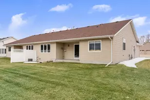 2495 Mossy Creek Dr NE, Owatonna, MN 55060 - Photo 5