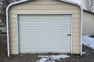 491 3rd Ave SE, Wells, MN 56097 - Photo 5