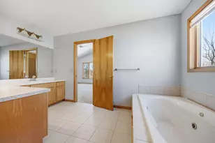 16657 Hutchinson Dr, Lakeville, MN 55044 - Photo 43