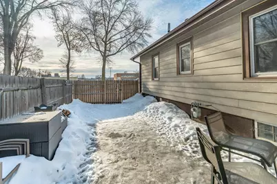 412 W Summit Avenue, Fergus Falls, MN 56537 - Photo 11