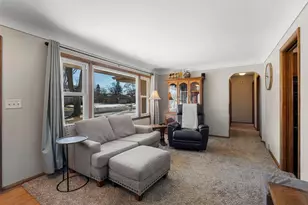 914 Lewis St S, Shakopee, MN 55379 - Photo 3