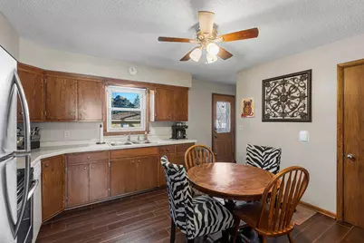 914 Lewis Street S, Shakopee, MN 55379 - Photo 5