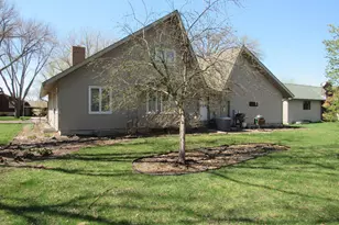 211 Tanglewood Ln, Blue Earth, MN 56013 - Photo 53