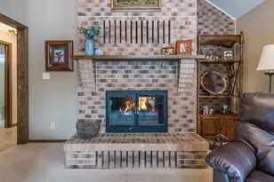 211 Tanglewood Ln, Blue Earth, MN 56013 - Photo 11