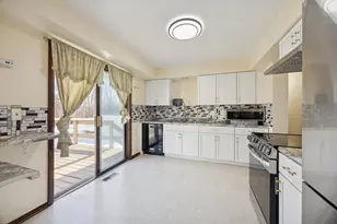 3256 Hampshire Ave N, Crystal, MN 55427 - Photo 9