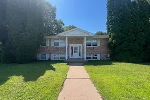 1426 Frost Ave, Maplewood, MN 55109 - Photo 1