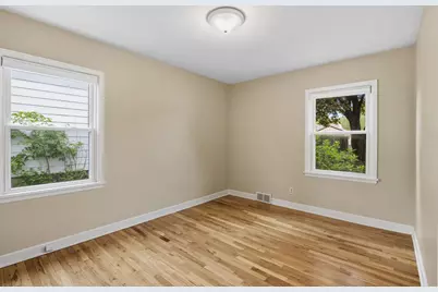749 Cottage Avenue W, Saint Paul, MN 55117 - Photo 17