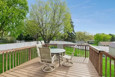 631 Greenway Avenue N, Oakdale, MN 55128 - Photo 15