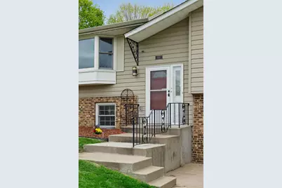 631 Greenway Avenue N, Oakdale, MN 55128 - Photo 3