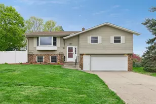631 Greenway Ave N, Oakdale, MN 55128 - Photo 1