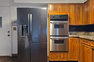 409 S 1st St, Marshall, MN 56258 - Photo 9