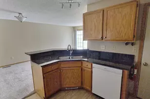 4075 Wilshire Cir, Shoreview, MN 55126 - Photo 11