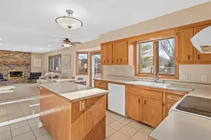13925 Duluth Ct, Apple Valley, MN 55124 - Photo 7
