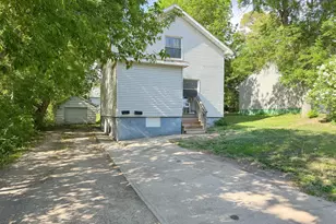 822 W Maple Ave, Fergus Falls, MN 56537 - Photo 1