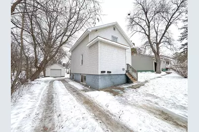822 W Maple Avenue, Fergus Falls, MN 56537 - Photo 1