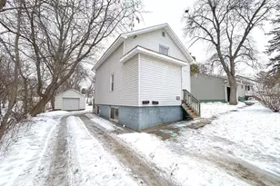 822 W Maple Ave, Fergus Falls, MN 56537 - Photo 1