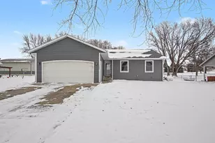 406 S 3rd St, Beaver Creek, MN 56116 - Photo 3