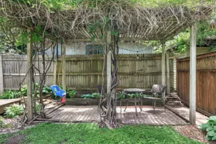 909 W 44th St, Minneapolis, MN 55409 - Photo 13
