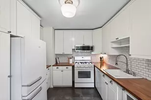 909 W 44th St, Minneapolis, MN 55409 - Photo 13