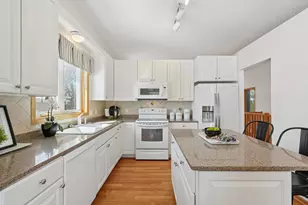 10420 Lancaster Ln, Woodbury, MN 55129 - Photo 9