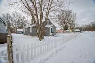 114 E 17th St, Hibbing, MN 55746 - Photo 33