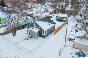 114 E 17th St, Hibbing, MN 55746 - Photo 35