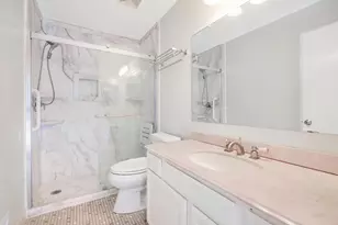 10460 Buckingham Dr, Eden Prairie, MN 55347 - Photo 5