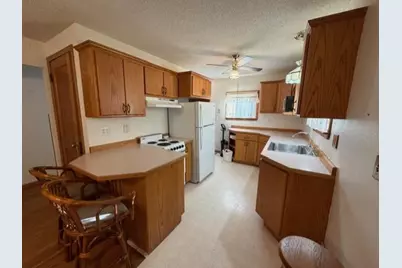 611 S Swift Avenue, Litchfield, MN 55355 - Photo 3