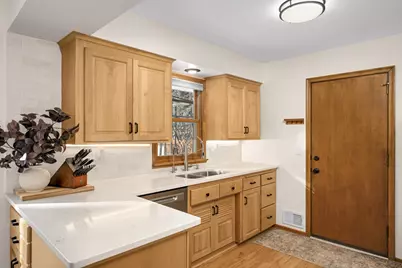 1252 Highview Drive, New Brighton, MN 55112 - Photo 5