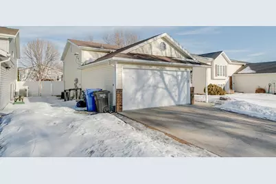 2825 35 1/2 Avenue S, Fargo, ND 58104 - Photo 5