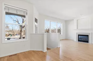 325 W River Pkwy, Minneapolis, MN 55401 - Photo 3