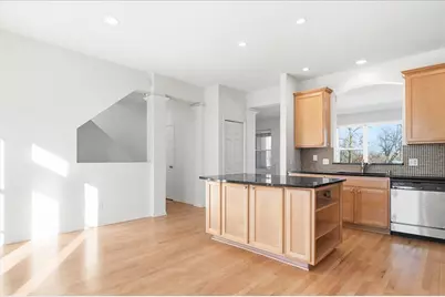 325 W River Parkway #104, Minneapolis, MN 55401 - Photo 9