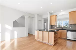 325 W River Pkwy, Minneapolis, MN 55401 - Photo 9