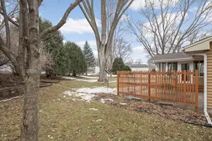 10042 Irwin Cir, Bloomington, MN 55437 - Photo 27