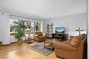 10042 Irwin Cir, Bloomington, MN 55437 - Photo 5